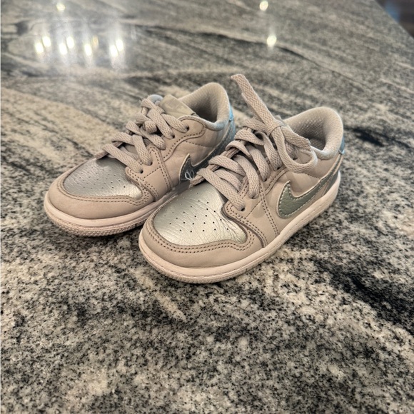 Nike Air Jordan 1 Lows Size 8C Toddler - Picture 1 of 4